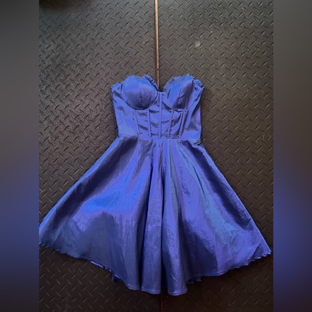 Size 1/2 strapless homecoming dress